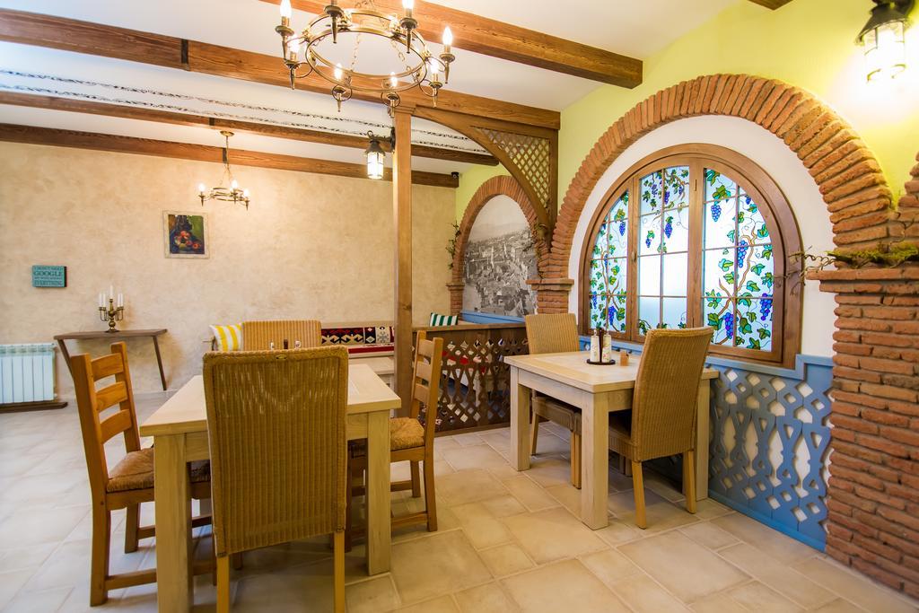 Metekhi'S Galavani Hotel Tbilisi Buitenkant foto