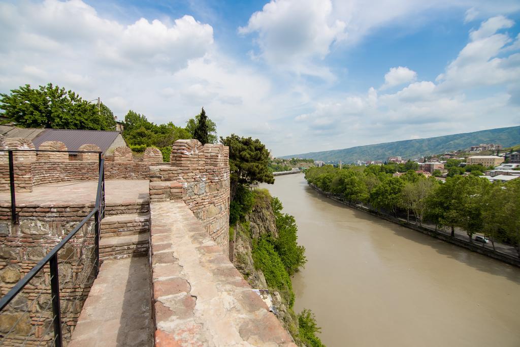 Metekhi'S Galavani Hotel Tbilisi Buitenkant foto