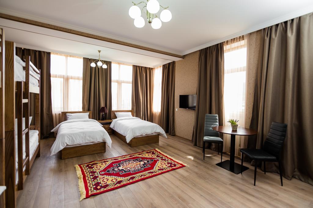 Metekhi'S Galavani Hotel Tbilisi Buitenkant foto