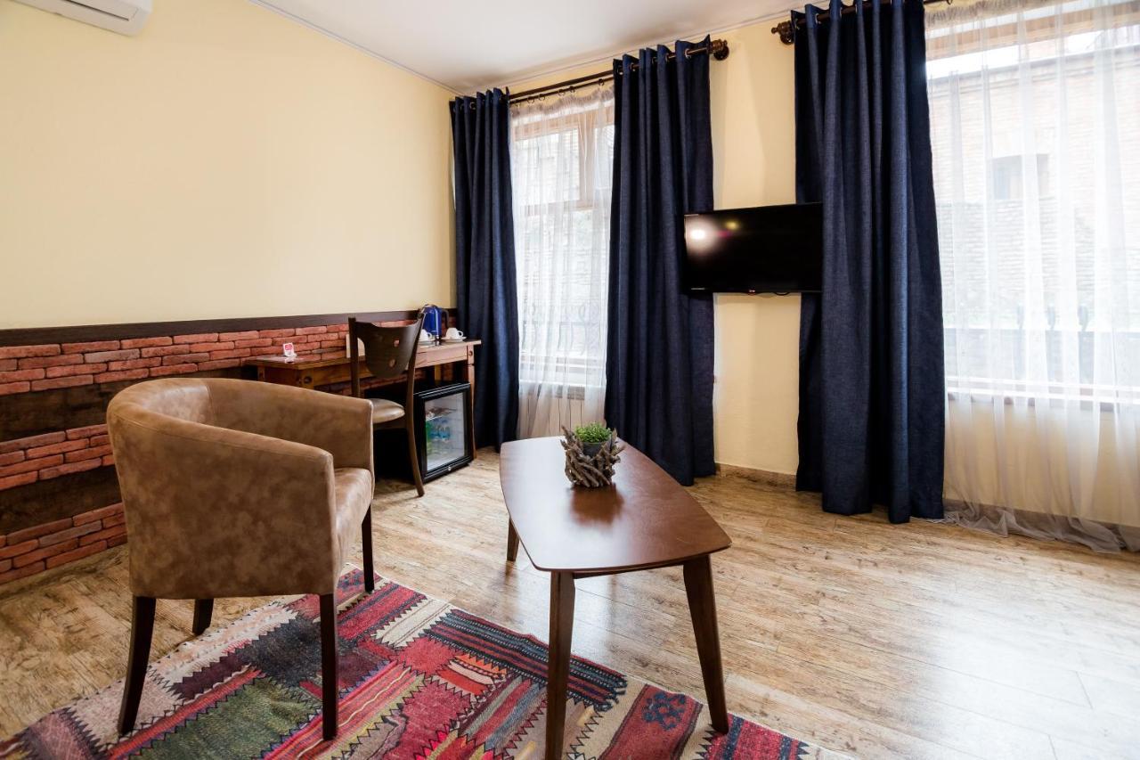 Metekhi'S Galavani Hotel Tbilisi Buitenkant foto