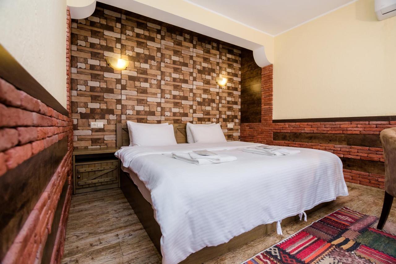 Metekhi'S Galavani Hotel Tbilisi Buitenkant foto