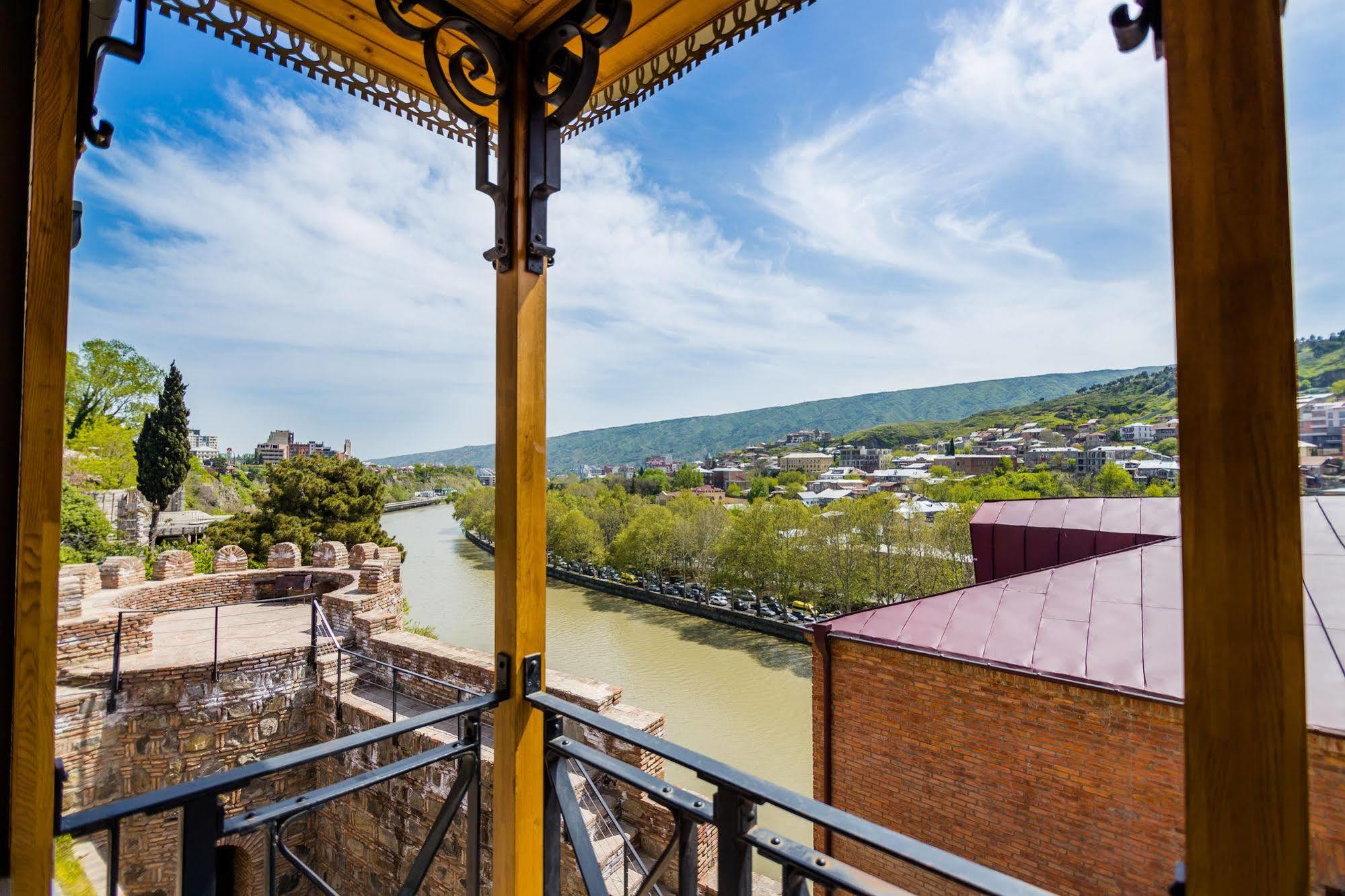 Metekhi'S Galavani Hotel Tbilisi Buitenkant foto