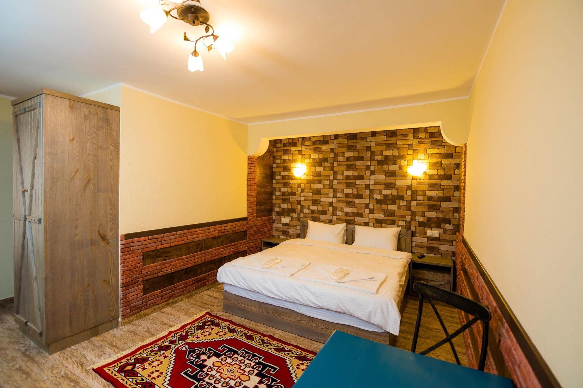 Metekhi'S Galavani Hotel Tbilisi Buitenkant foto