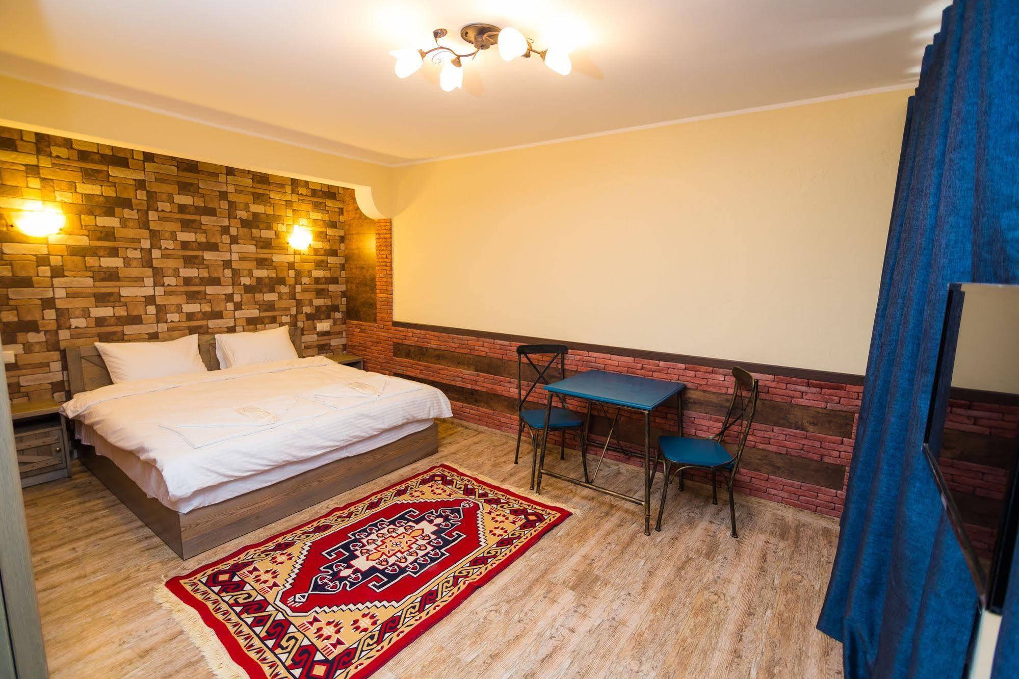Metekhi'S Galavani Hotel Tbilisi Buitenkant foto